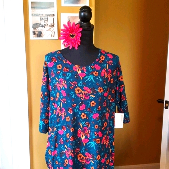 🌷🌷 LuLaRoe tops! New! - Picture 1 of 7